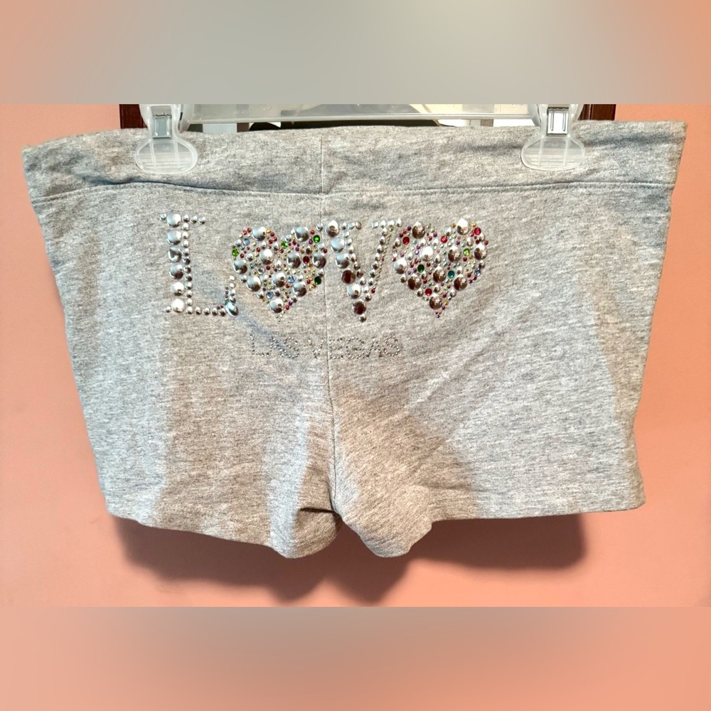 4/$20 Chelona USA Gray Women's Shorts Sz:L LOVE LAS VEGAS decorative on back